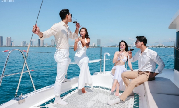 【ダナン発着】ソンチャ半島 クルージングとサントリーニ風カフェ「ソンチャマリーナ（Son Tra Marina）」+世界遺産・ホイアン